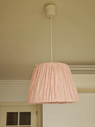 Lámpara de techo rosa IKEA Hemsta