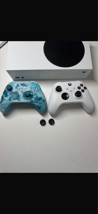 Xbox Series S + 2 mandos + grips
