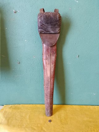 ANTIGUA FUNDA DE CUERO