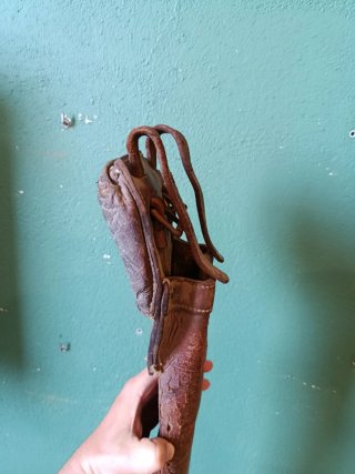 ANTIGUA FUNDA DE CUERO