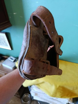 ANTIGUA FUNDA DE CUERO