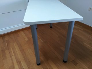 Mesa de estudio blanca y gris (Ya desmontada)