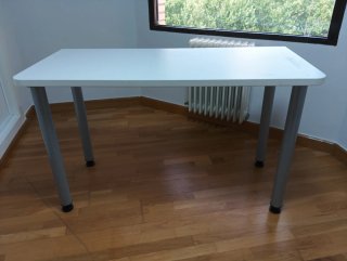 Mesa de estudio blanca y gris (Ya desmontada)