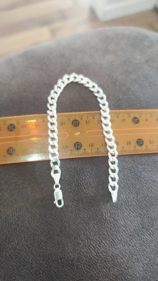 Pulsera de plata para hombre nueva.
