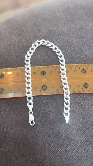 Pulsera de plata para hombre nueva.