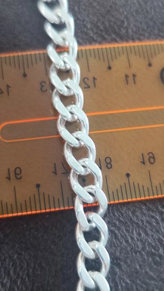 Pulsera de plata para hombre nueva.