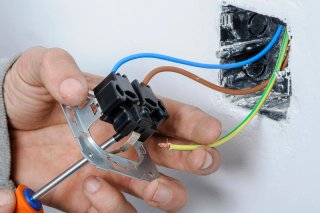 Montajes y reparaciónes eléctricas en general