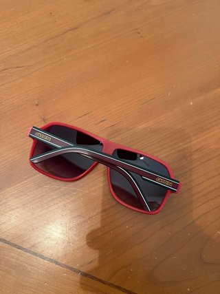 Gafas de sol Carrera negras y rojas