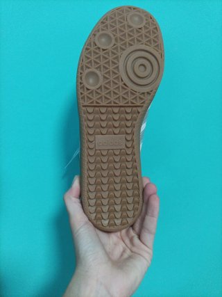 Adidas Blancas con Detalles Plateados