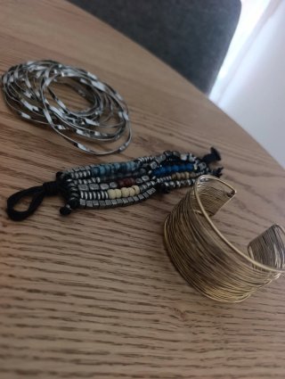 Lote Pulseras Doradas y Plateadas