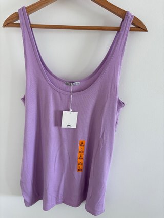 Camiseta lila Zara sin mangas L morada