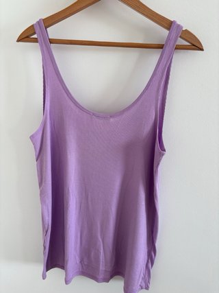 Camiseta lila Zara sin mangas L morada