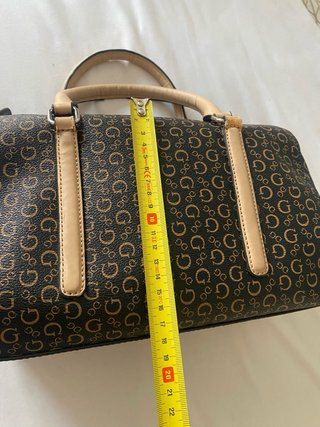 Bolso Guess Original Monogram Marrón y Beige