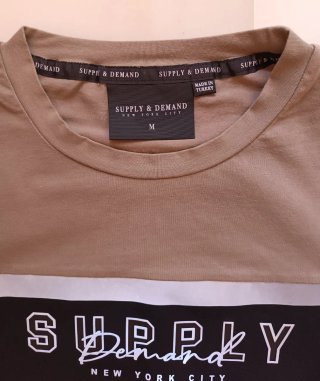 Camiseta Supply & Demand M Marrón