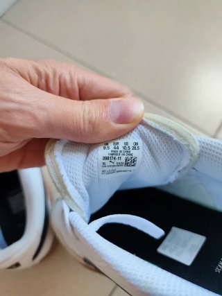 Zapatillas Puma Blancas y Negras