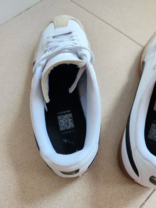 Zapatillas Puma Blancas y Negras