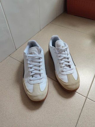 Zapatillas Puma Blancas y Negras