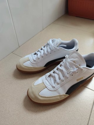 Zapatillas Puma Blancas y Negras