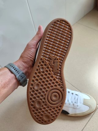 Zapatillas Puma Blancas y Negras
