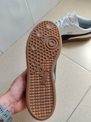 Zapatillas Puma Blancas y Negras