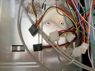 Caja ATX Qori con fuente 500W
