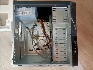 Caja ATX Qori con fuente 500W