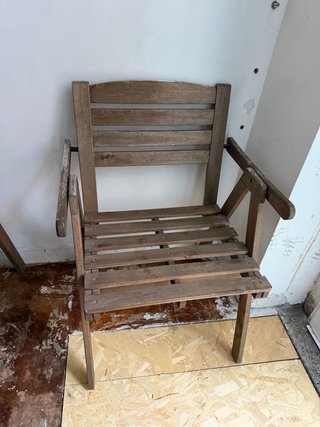 2 Sillas de madera de teca