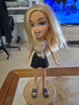 Lote 2 Bratz + Regalo Moxie