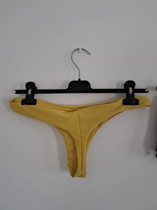 Conjunto Bikini Negro y Amarillo Talla S-M