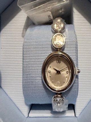 Reloj Ovalado Swarovski Plata y Blanco
