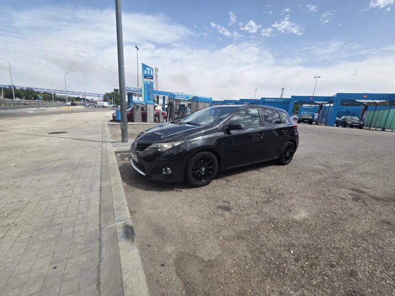 Toyota Auris 2013 - foto 1