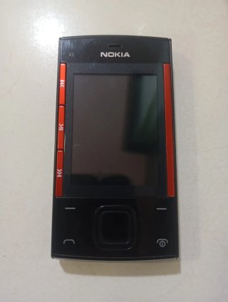 Telefono Mobile Nokia X3 con Caricatore