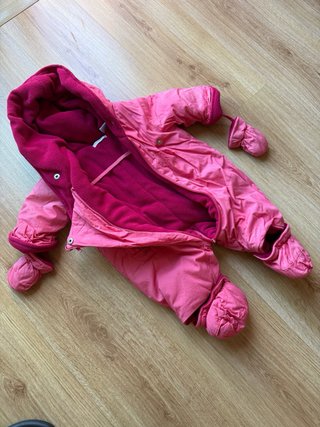 Fato de neve rosa para bebé