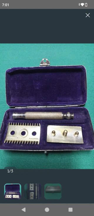 Navaja de afeitar antigua con estuche