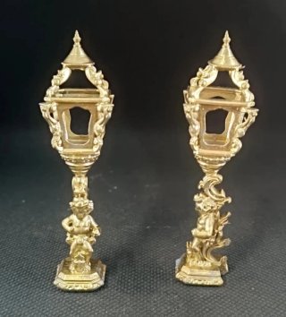 Pareja de candelabros dorados antiguos