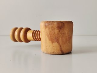 Lote 3 Cascanueces: Madera, Muelle y Pinza