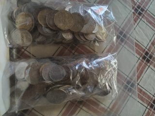 Lote monedas mundo son 2 bolsas de 500 gramos