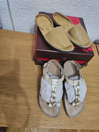 Sandalias Piel Beige. Y Cuero Regenerado