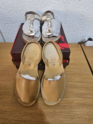 Sandalias Piel Beige. Y Cuero Regenerado