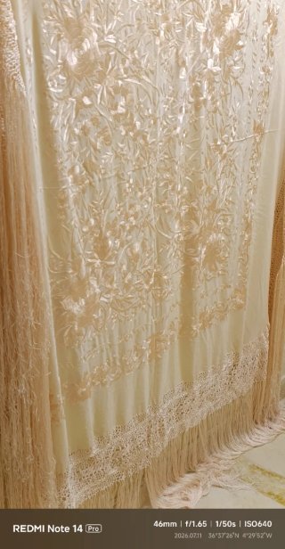 Mantón de Manila Beige con Flecos de seda natural