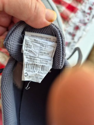 Scarpe da ginnastica grigie e bianche