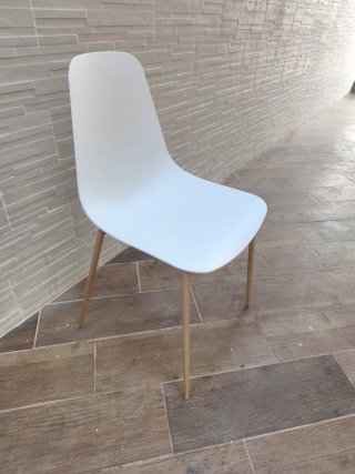 Silla blanca moderna