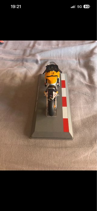 Moto GP Escala 1:18 Honda RC211V Nicky Hayden