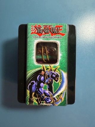 Caja metálica Yu-Gi-Oh! + Carta Guerrero Pantera
