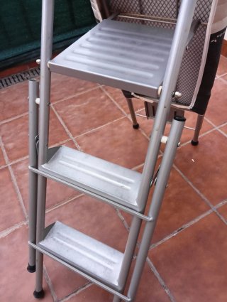Mesa de planchar y escalera plegable