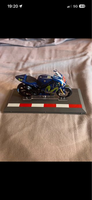 Maqueta Moto Yamaha YZR-M1 1:18