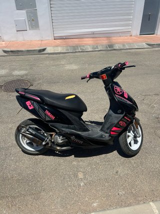 Yamaha Jog RR 50 Negra y Rosa
