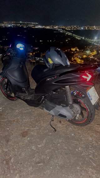 Piaggio Liberty 125cc Scooter Negra/Gris