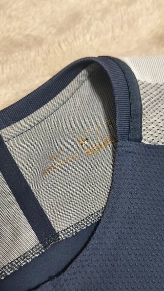 Camiseta deportiva Nike azul y gris