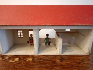 Antigua casa de muñecas Caserío Vasco con establo